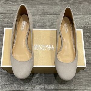 Michael Kors Cream Flats Minimalist Design
